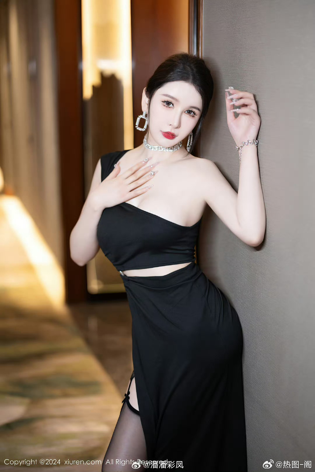 李丽莎最新视频,李丽莎的最新视频，探索时尚与生活的无限可能，李丽莎最新视频，时尚与生活的无限探索